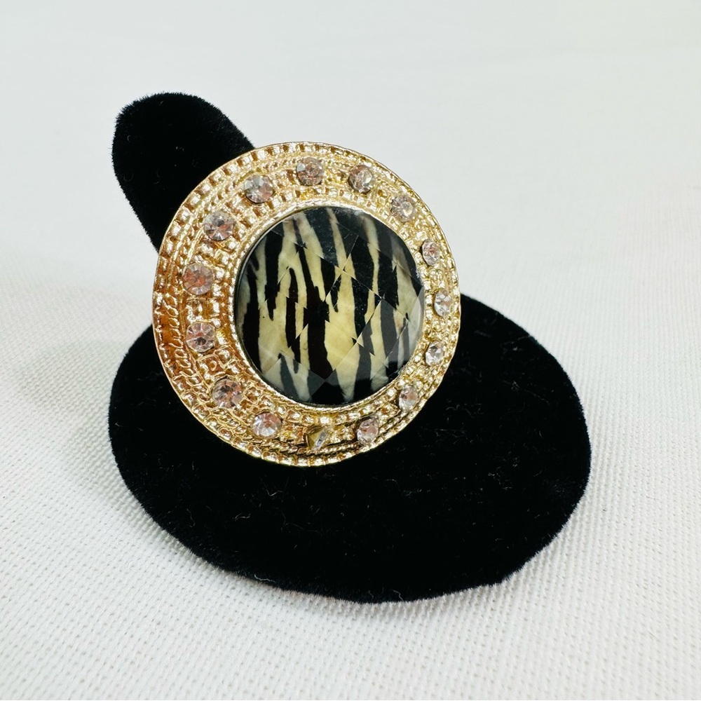 STRETCH RING ZEBRA CENTER ACCENTED WITH RHINESTONES GOLD TONE NWOT GLAM